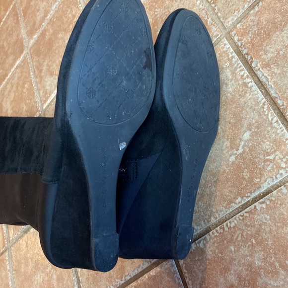 Antonio Melani Suede and Elastic knee high boots with small heel. 7.5 - Picture 6 of 7